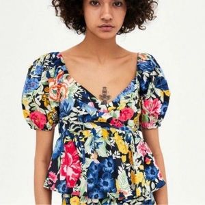 💐ZARA floral peplum puff sleeve top. Gently used. Excellent condition